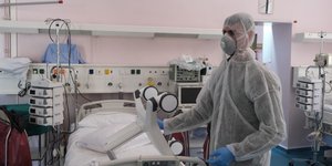 Γιατρός σε ΜΕΘ