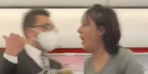 Γυναίκα έβηχε πάνω σε επιβάτες και φώναζε «θα πεθάνουμε όλοι»