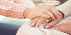 γυναικες χερι χερι 