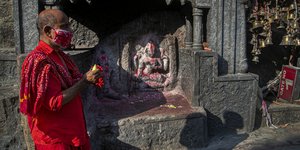 ινδος με κοκκινα 