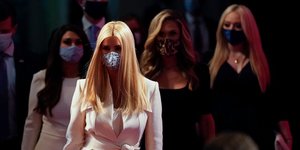 Η Ιβάνκα Τραμπ με μάσκα