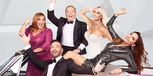 Παρουσιαστές και κριτική επιτροπή της εκπομπής J2US