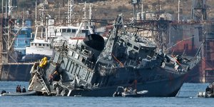 Το ναρκοθηρευτικό «Καλλιστώ» μεταφέρεται στο ναύσταθμο