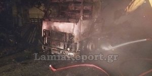 Καμένα Βούρλα φωτιά σε νταλίκα