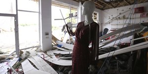 καταστροφες ορθια κουκλα