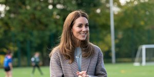 Κέιτ Μίντλετον με καρό παλτό