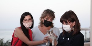 H ΠτΔ Κατερίνα Σακελλαροπούλου με μέλη της ΜΚΟ Animal Welfare Karpathos