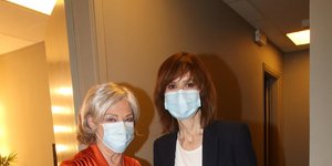 Η Κάτια Δανδουλάκη με τζιν και sneakers