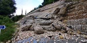 Kατερευσε τοίχος