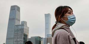 Κινέζα με μάσκα