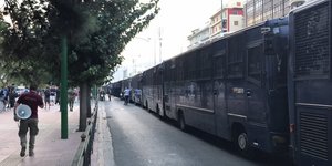 Κλούβες γύρω από το Εφετείο