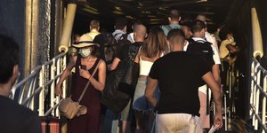 κορωνοϊός επιβάτες σε πλοίο