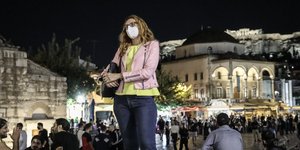 κορωνοϊός γυναίκα με μάσκα