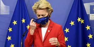 Η Ούρσουλα φον ντερ Λάιεν με μάσκα για τον κορωνοϊό