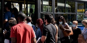 Κοσμος στα ΜΜΜ