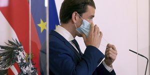κουρτς πλαι με μασκα