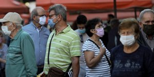 Νέα πραγματικότητα με μάσκες παντού στην Αθήνα