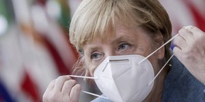 μερκελ μασκα λαστιχακια 