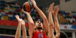 O Νίκολα Μιλουτίνοφ