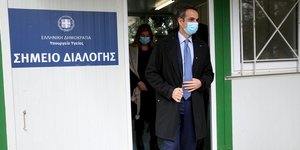 Στιγμιότυπο από την επίσκεψη Μητσοτάκη στο «Σωτηρία» τον περασμένο Απρίλιο