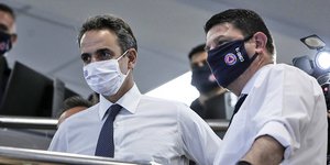 Ο Κυριάκος Μητσοτάκης και Νίκος Χαρδαλιάς 