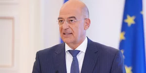 Ο Νίκος Δένδιας κάνει δηλώσεις