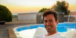 Ο Νίκος Παπαδάκης με μαγιό