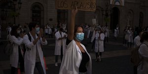 Νοσοκόμοι και γιατροί διαμαρτύρονται σε νοσοκομείο της Ισπανίας
