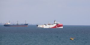 το τουρκικό Oruc Reis στη θάλασσα