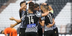 Πανηγυρίζουν οι παίκτες του ΠΑΟΚ