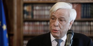 προκοπης παυλοπουλος σε μικροφωνο