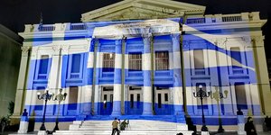 Στα γαλανόλευκα το Δημοτικό Θέατρο Πειραιά