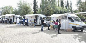 Βαν του ΕΟΔΥ στο Περιστέρι για τεστ κορωνοϊού σε πολίτες