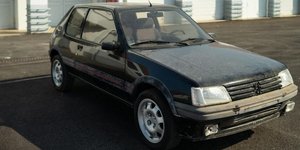 Αναπαλαιώνοντας ένα Peugeot 205 GTi