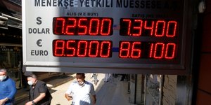 Πέφτει συνεχώς η τουρκική λίρα