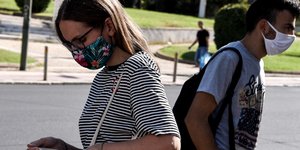 πλατη πλατη με μάσκες