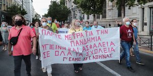 Εκπαιδευτικοί στο πανεκπαιδευτικό συλλαλητήριο