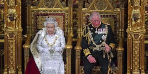 βασίλισσα Ελισάβετ με πρίγκιπα Κάρολο 