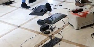 Αγνωστοι εισέβαλλαν στην ΑΣΟΕΕ και επιτέθηκαν στον πρύτανη