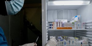 ψυγειο με εμβόλια