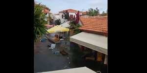Η θάλασσα βγήκε στην στεριά στην Σμύρνη μετά τον σεισμό στην Σάμο