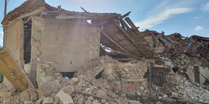 Συντρίμμια από τον σεισμό στη Σάμο