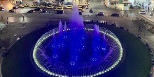 Στα γαλανόλευκα το σιντριβάνι της Ομόνοιας