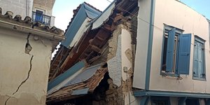 Σπίτι διαλλυμένο από τον σεισμό στη Σάμο