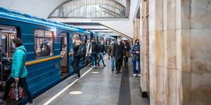 μετρο κολωνες μαρμάρινες 