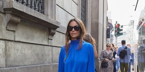 στιλάτη γυναίκα στην εβδομάδα μόδας του Μιλάνου