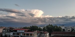 συννεφα πανω απο στεγες