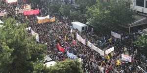Η λαοθάλασσα στο Εφετείο για την δίκη της Χρυσής Αυγής