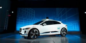 Ένα από τα οχήματα χωρίς οδηγό της Waymo