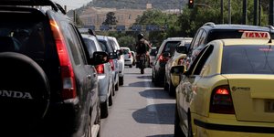 Αυτοκίνητα στο κέντρο της Αθήνας 